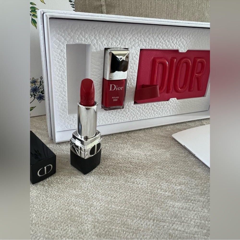 DIOR - New Rouge Dior 999 Satin, Rouge 999 Nail - Picture 2 of 6